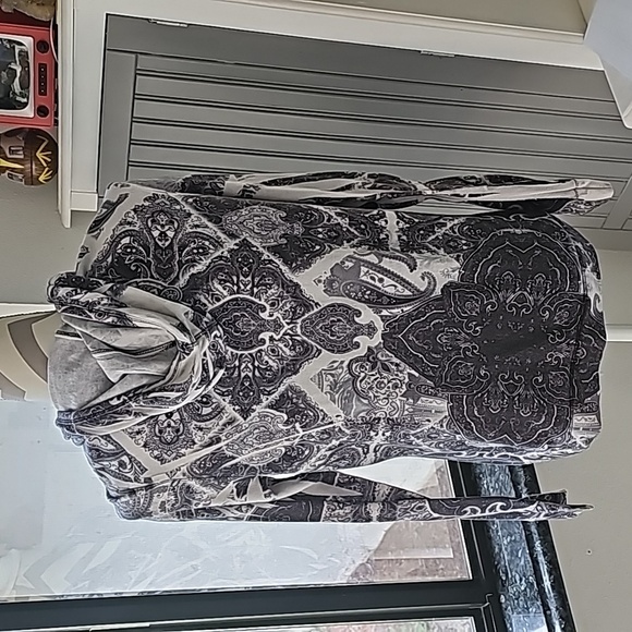 Ladies One World Io up hoodie - Picture 4 of 6